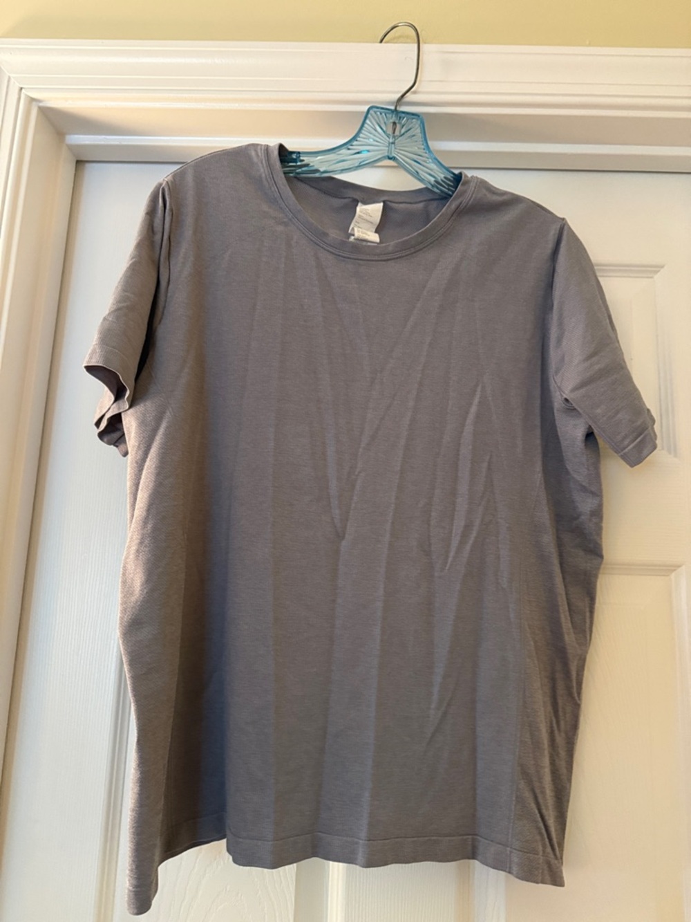 Fabletics Short Sleeve Tee - Light Gray